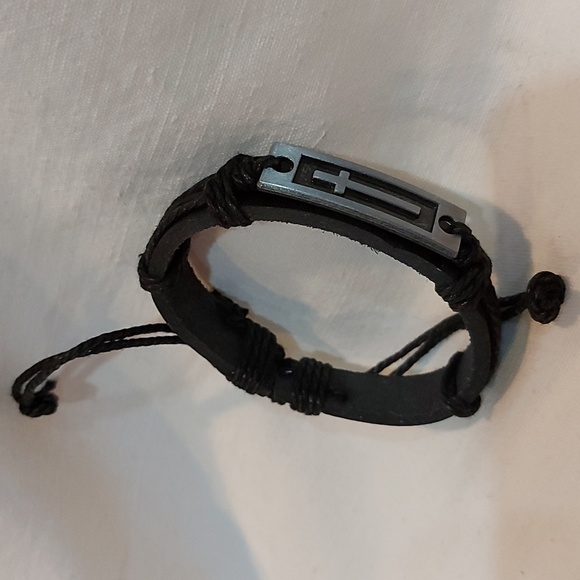 NWOT; Cross Unisex bracelet black leather adjustable - Picture 2 of 5